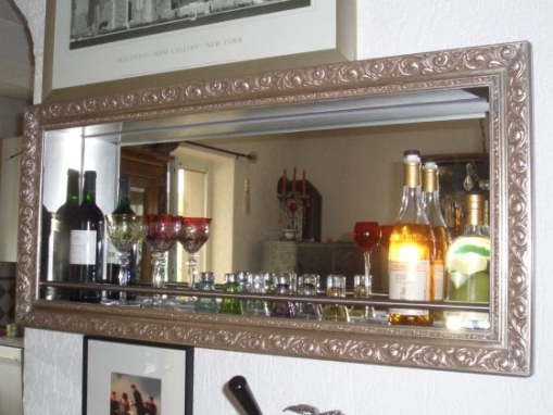 Wandbar mit Spiegel und Edelstahl